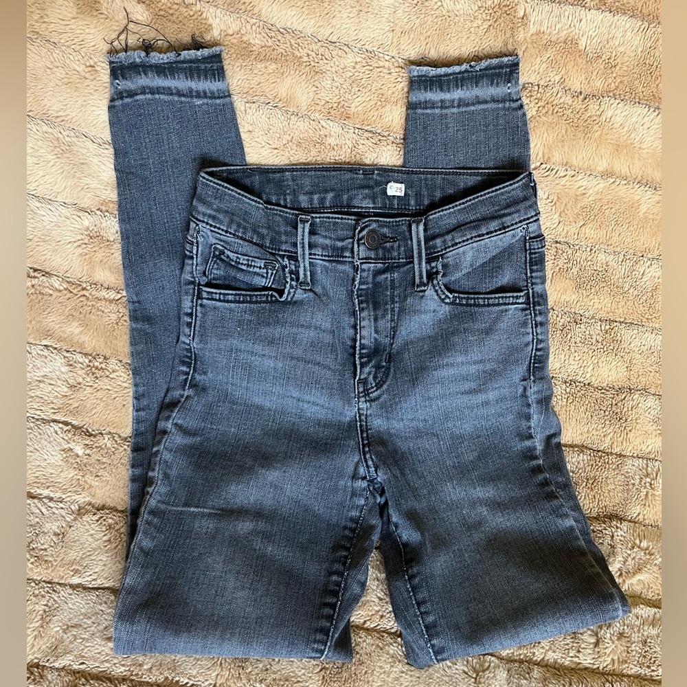 Levi’s grey skinny jeans
